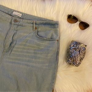 LOFT Curvy High Waist Straight Crop Light Wash Jeans